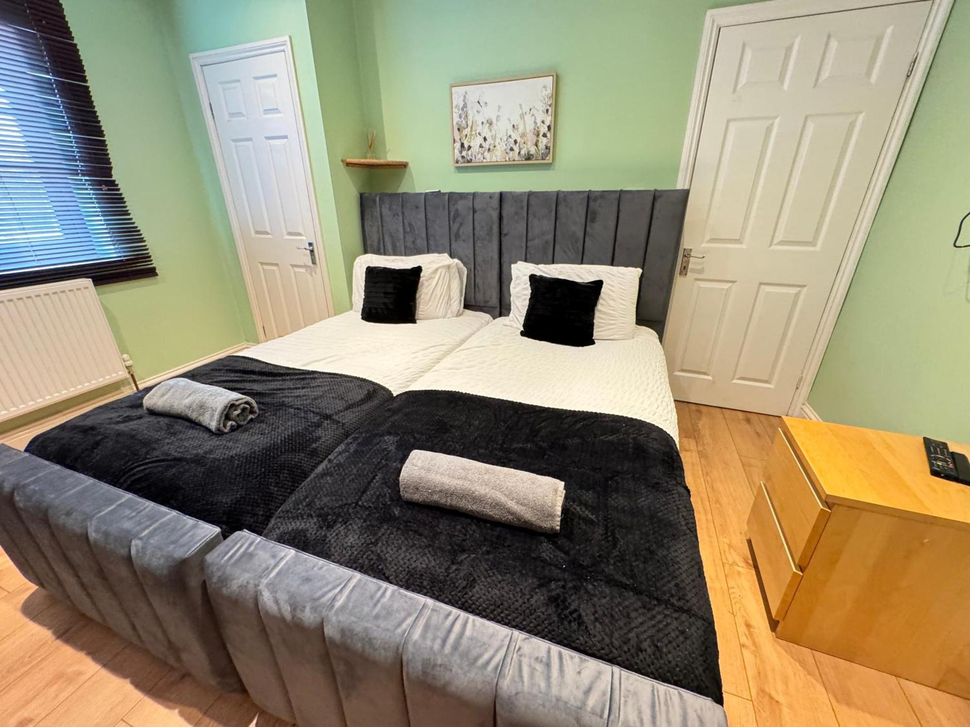 Spacious 6 Bed House 10 Beds In Blackheath Apartment London